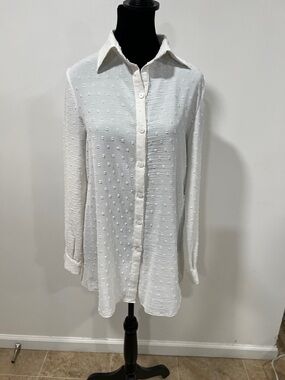 Pre-loved🤍🤍Women's White Button-Front Textured Swiss Dot Blouse